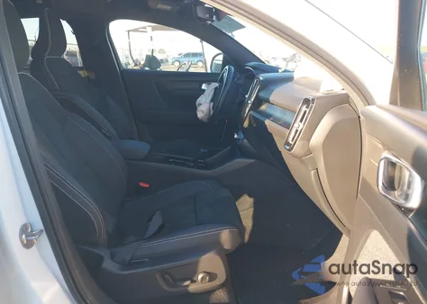 2023 Volvo C40 Recharge Pure Electric Twin Ultimate z USA, uszkodzony, nr VIN YV4ED3GM4P2032806